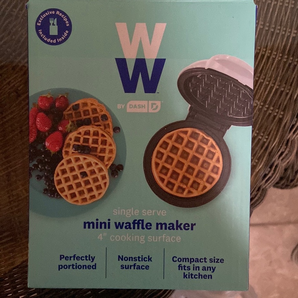 NIB Dash Mini Waffle Maker